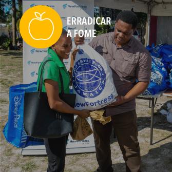 people receiving food donations